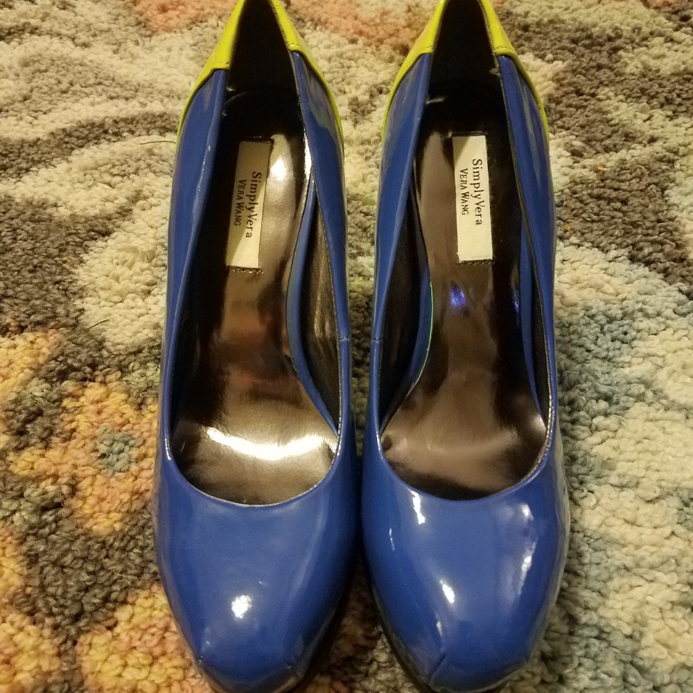 Vera wang pumps